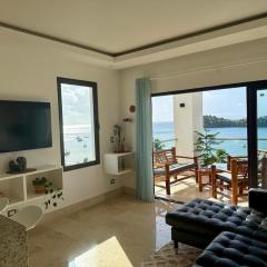 Modern Oceanview Retreat with Balcony and Walk to Bay