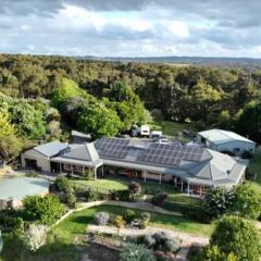 Pet Friendly Studio with Views Near Hahndorf