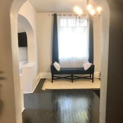 Historic Astor Park walk to Hospitals, shops & more