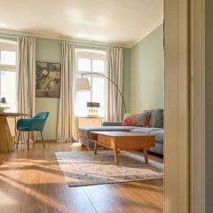 Papagei in der Schweriner Altstadt - ABC569