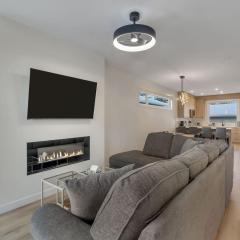 Modern Home by Shaganappi CTrain with King Suite