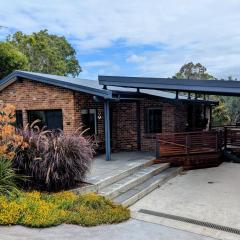 Mollymook Den Coastal Retreat - Walk to Beach & Town