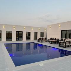 The Plunge Villa - Farm House