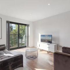 Stylish 2-Bedroom Apartment Near Station Ideal for Business & Leisure