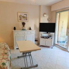 Garden studio 150 m from the beach