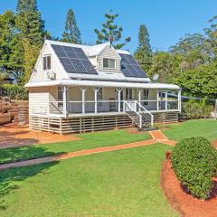 Mountain Escape Cozy 3-Bedroom Retreat with Outdoor Entertaining