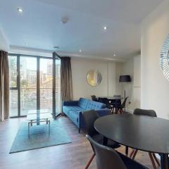 2-Bedroom London Apartment Near Station with Excellent Transport Links