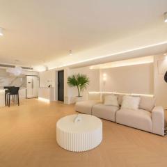 Pure home-Shanghai core high-floor house, large area, near Yuyuan Garden, the Bund People's Square,Commanding Panoramic Night of the Pearl Tower,Enjoying the stunning views of the Bund