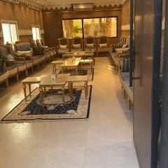 A big house -Isteraha-