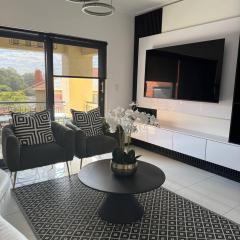 2 Bedroom Apartment Near Monte Casino