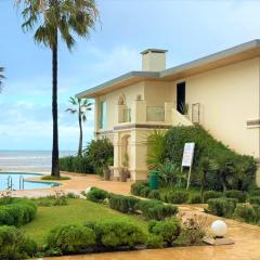 Very nice apartment with sea and pool views