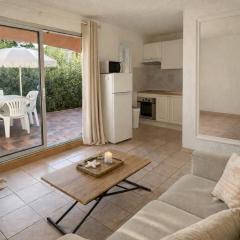 Rez-de-jardin Pinède Piscine Clim proche Plage Village naturiste 230