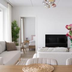 Urban Executive Suite - 3BDR - Sauna - Free Parking