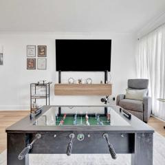 Sunset on the Bay Designer Condo with Private Balcony and Hotel Heated Pool