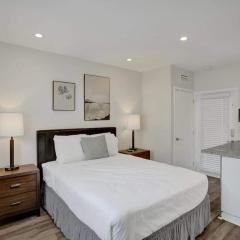 Beach Isles Modern Studio Apartment in Fort Lauderdale with Patio