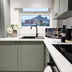 Premium 3 Bed Home in Hull Parking