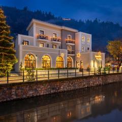 Mountain Pine Luxury Suites