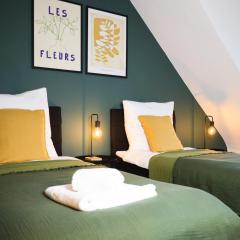 Nalia Homes - Elegant Central Apartment