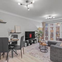 Modern 2 Bed Apartment, Secure Parking, Central