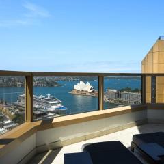 Stylish Apartment In The Rocks with City view