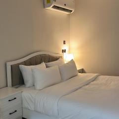 Elegant studio with 55-inch TV and self check-in