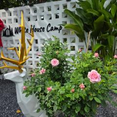 ไวท์ เฮ้าท์ แคมป์ ชะอม