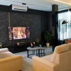 Light Luxury Homestay with Pvt Pool Karaoke BBQ