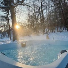 Victorian Lake Oasis Hot Tub Private Lakefront