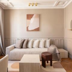 Elegant air-conditioned apartment with separate bedroom