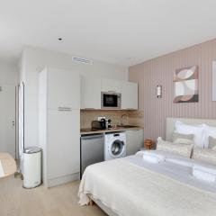 Modern, Cozy Studio with AC in Neuilly Area