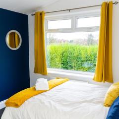 Spacious Stay With Parking and Easy A1 and City Access