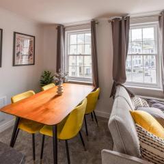 Harbour-Side 1 Bed Apartment with Sea Views