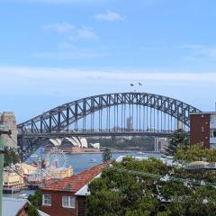 Bridge View at Lucky Feather - Close to Station