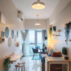 20F Modern BGC Spacious Cozy Suite Steps Away from Mall with Washer Dryer