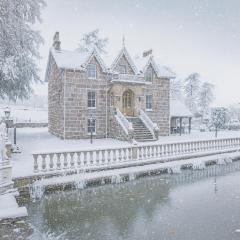 The Doune, Luxury Traditional Country House with hot tub