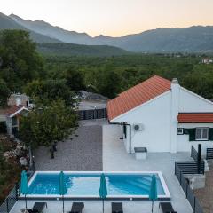 Beautiful Villa Ika with pool in Makarska
