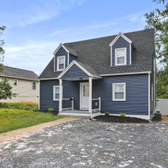 Cozy w Fenced Yard Games & Walkable to Luray