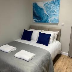 3 Bed Apartment - 8 Min Tram to Nottingham City Centre