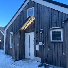 Ski-in, ski-out med milsvid utsikt och bastu