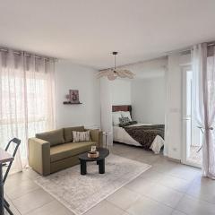 Studio récent avec terrasse Airbus Aéroport