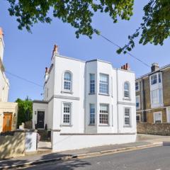 2 Bedroom Basement Apartment in Georgian Townhouse