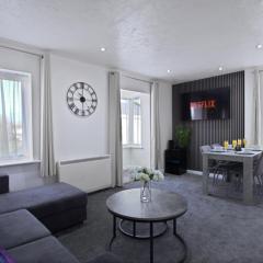 Stylish 2-Bed flat, fast Wi-Fi, Sky & free parking