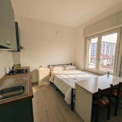 Binario Uno, A Stone's Throw from the Station