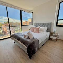 Luxury 1BR - Balcony - Coworking - City views