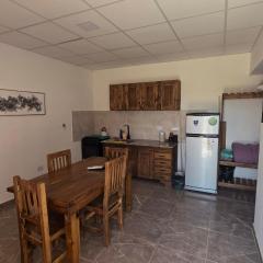 Depto en planta baja con Aire acondicionado a 500m de la ruta - Camas individuales