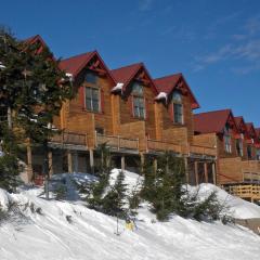 Loggers Run #7: 5 Bedrooms, 35 Bath: Slope Side Overlooks The Ski Trail !