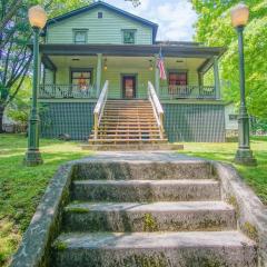 5 Br: Historic Glaab House in Cass, with AC, Amazing Kitchen, Covered Porches, Historical Landmark