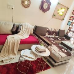 Exclusive Floor on Manali Expressway for Family