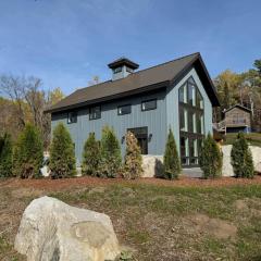 Newport Room @ Boulder Mountain View Barn (ADA)