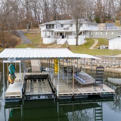 Lake Views + BBQ • Private Dock • Sleeps 10